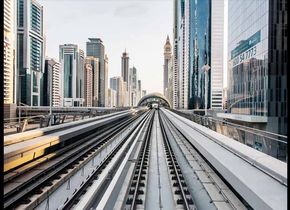 Dubai ist eine von insgesamt neun Megastädten, die der Fotograf Jürgen Strasser seit 2013 mehrfach bereist hat. Seine Bilder „Schöne neue Welt“ in der Großen Kunstschau in Worpswede zu sehen (Foto: Jürgen Strasser, Dubai Unlimited, 2013)