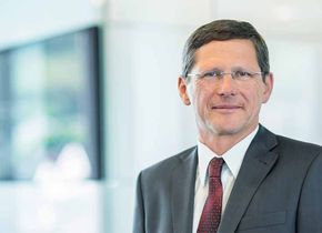 Prof. Dr. Michael Kaschke, Vorstandsvorsitzender der Carl Zeiss AG, konnte für das Geschäftsjahr 2016/17 Rekordergebnisse bekanntgeben.