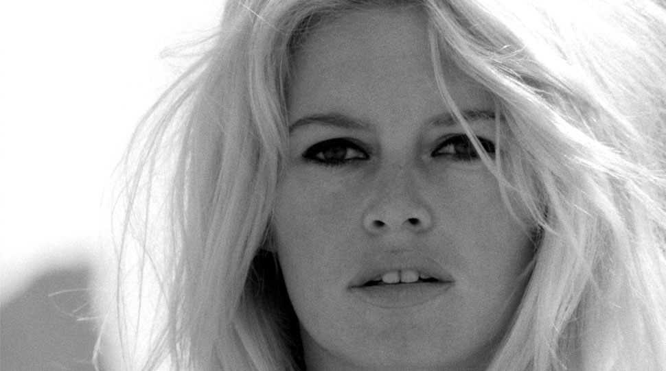 Im Kurzfilm „Paparazzi“ umschwärmen Fotografen den Filmstar Brigitte Bardot.